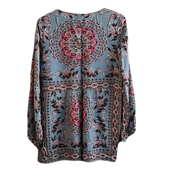 Entro Gray and Red Graphic 3/4 Sleeve Blouse - Picture 2 of 3